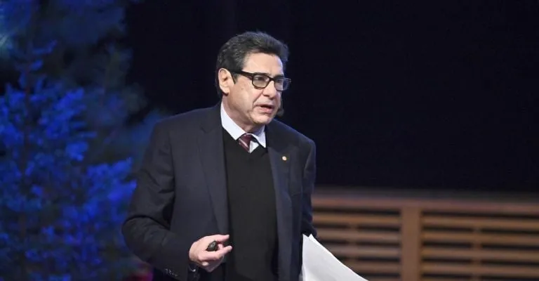 La IA podrá generar crecimiento, pero sólo con políticas públicas adecuadas: Nobel de Economía Philippe Aghion