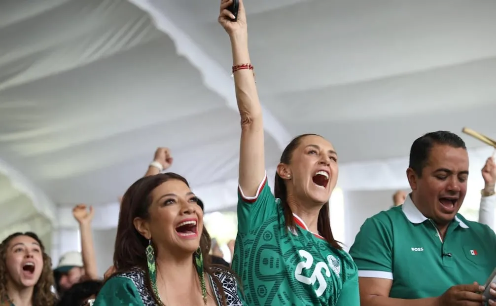La presidenta Claudia Sheinbaum felicitó a la Selección Mexicana tras su triunfo sobre Sudáfrica en el partido inaugural del Mundial 2026. Foto: Presidencia