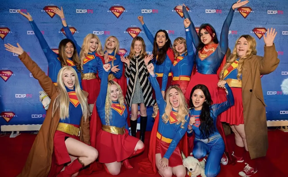 Milly, junto a fans vestidas de Supergirl, en su visita a México, donde participó en la CCXP en abril pasado. Foto: Archivo EL UNIVERSAL