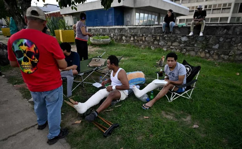 La emergencia deja a decenas de familias separadas mientras crece la cifra de heridos y desaparecidos. (25/06/26) Foto: AFP