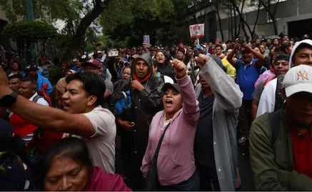No hay detenidos por decomiso de artefactos explosivos a estudiantes de Ayotzinapa: Sheinbaum; FGR abre investigación