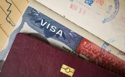 EU exigirá a migrantes temporales salir del país para pedir residencia permanente; busca que sus visas no sirvan para alargar estancia