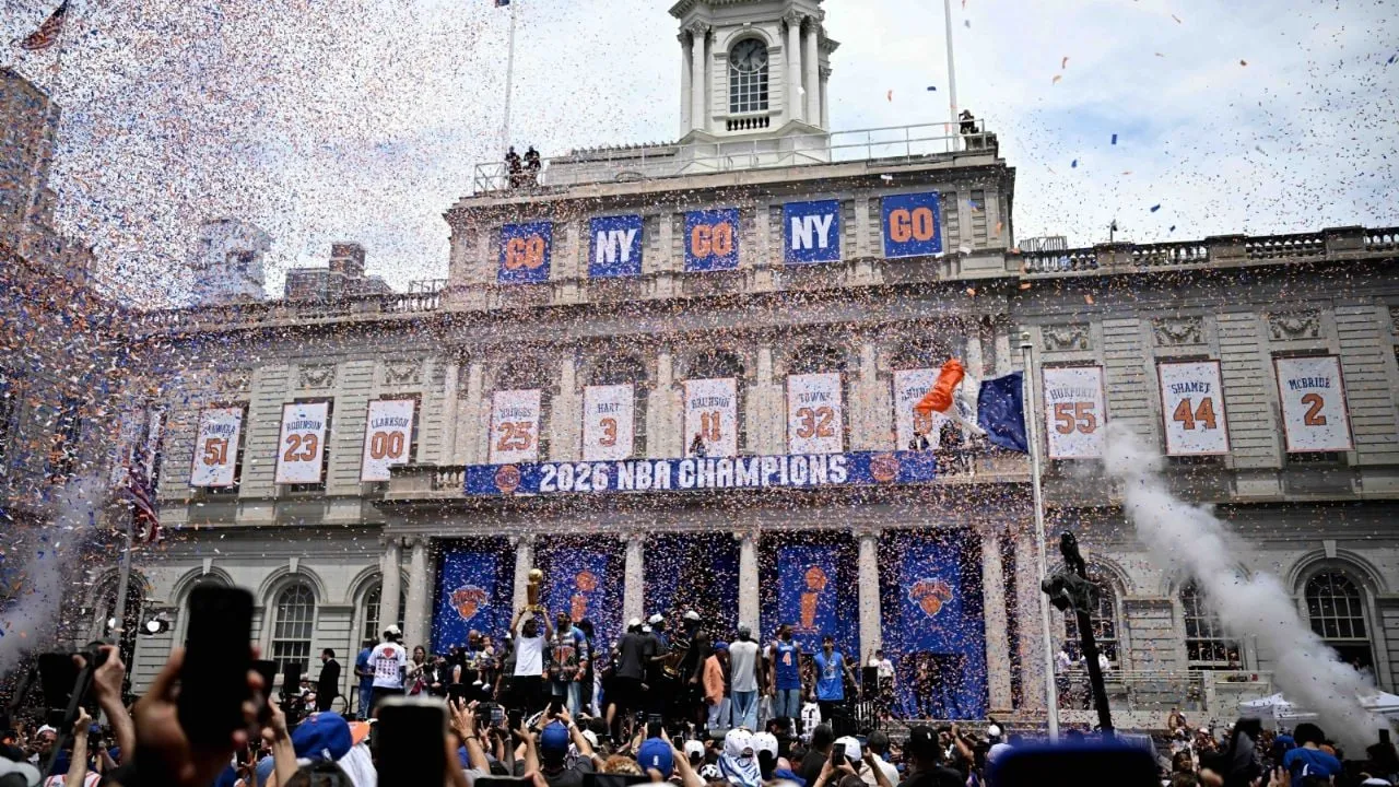 Nueva York corona a los Knicks con las llaves de la ciudad en un desfile triunfal que cerró con un concierto de Alicia Keys