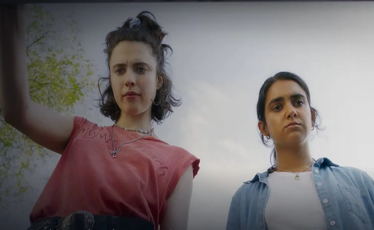 ¿Qué ver?: "El amor es un viaje en trineo al infierno", filme inspirado en memorias queer