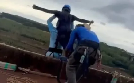 VIDEO: Mujer muere al ser lanzada sin arnés en bungee en Brasil; seis personas fueron detenidas