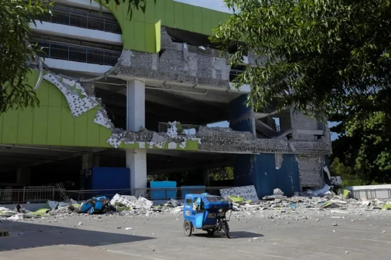 Suman al menos 19 personas muertas, 12 desaparecidas y 134 heridas por el terremoto de magnitud 7.8 en Filipinas