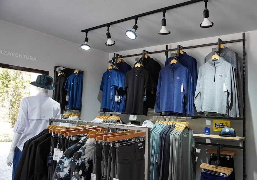 Antes de comprar una prenda, revisa la etiqueta de sus materiales para hacer un consumo responsable. Foto: Cortesía MAJA Sportswear