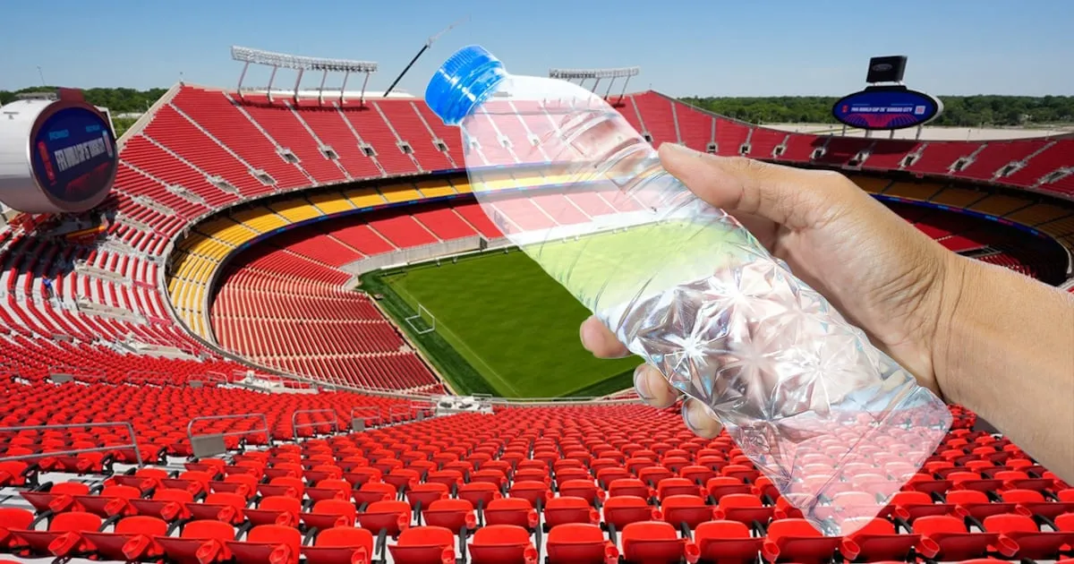 Y en plena ola de calor: ¿Por qué la FIFA prohibió las botellas de agua reutilizables en el Mundial 2026?
