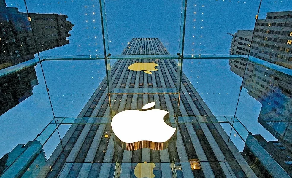 Apple destrona momentáneamente a Nvidia como empresa más valiosa del mundo; pugna por liderazgo refleja el auge del sector de IA