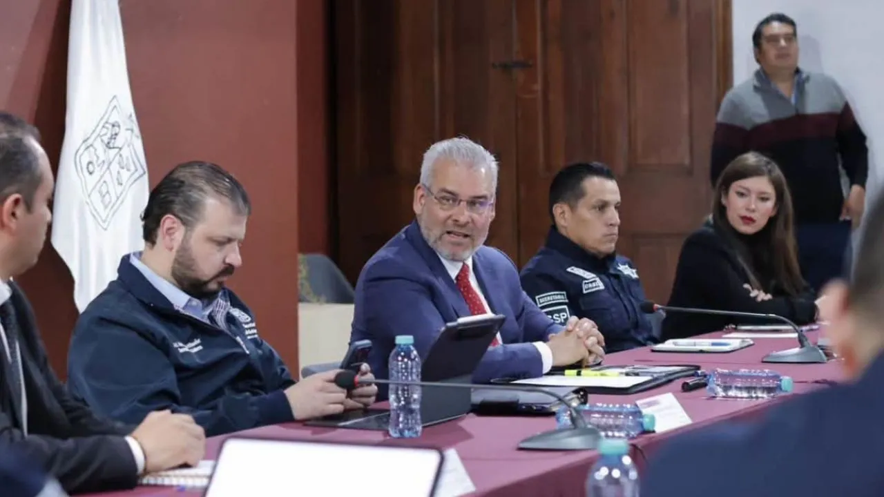 Bedolla propone a Sheinbaum desaparecer a las policías municipales ante la infiltración del narcotráfico