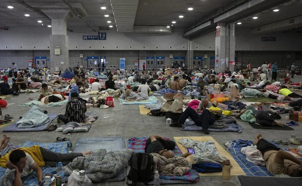 En China, evacúan a miles de personas por tifón Bavi. Foto: EFE