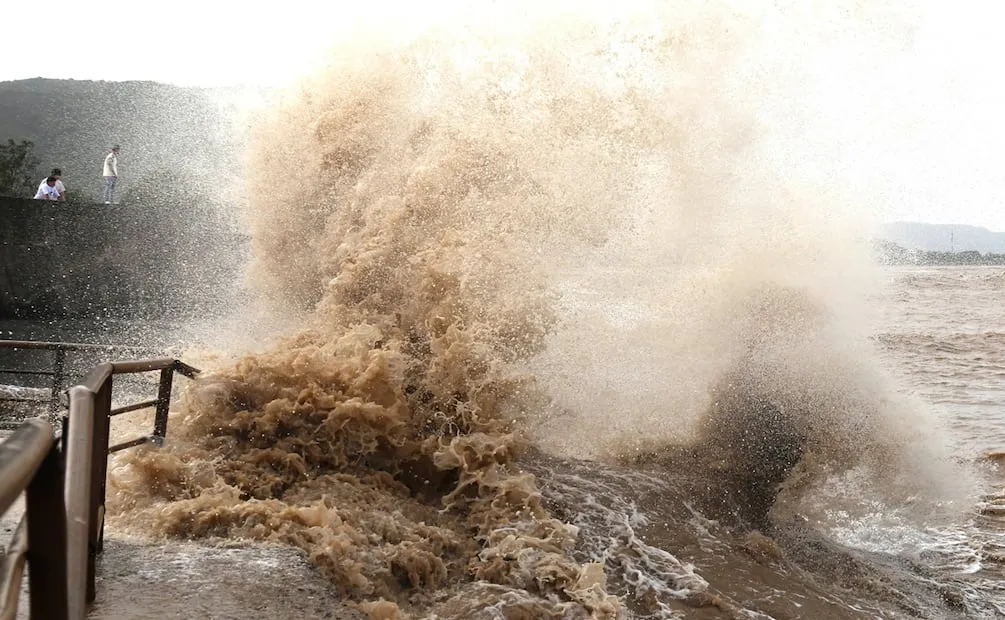 China evacúa a casi 2 millones de personas por tifón Bavi; pronostican "lluvias excepcionalmente abundantes"