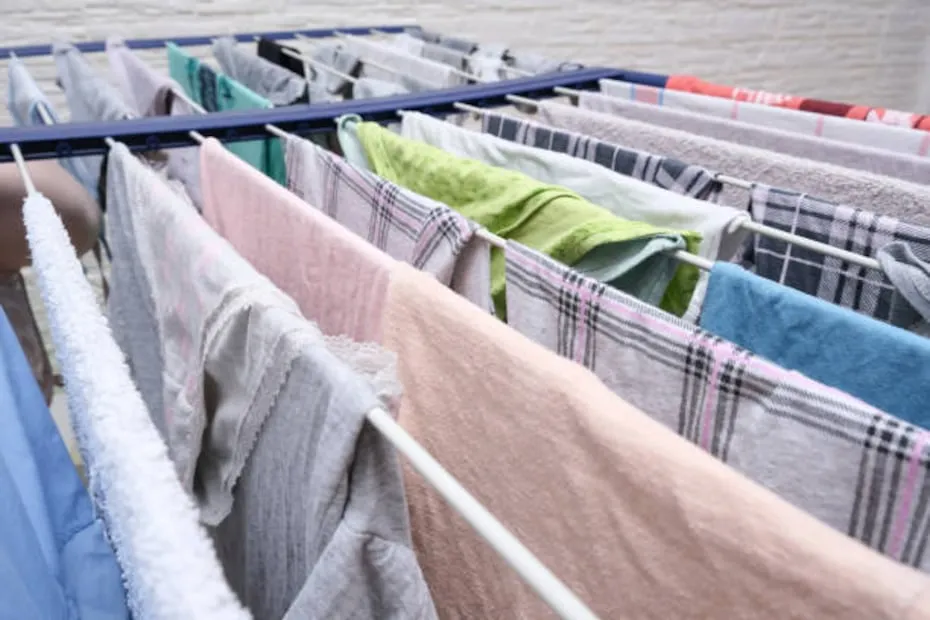 Para conservar mejor tu ropa bordada recuerda que es preferible secarla al aire libre con sombra y guardarla en un lugar seco y limpio. Foto: Unsplash