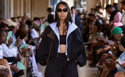 Diana Flores debuta en Paris Fashion Week con look de Under Armour