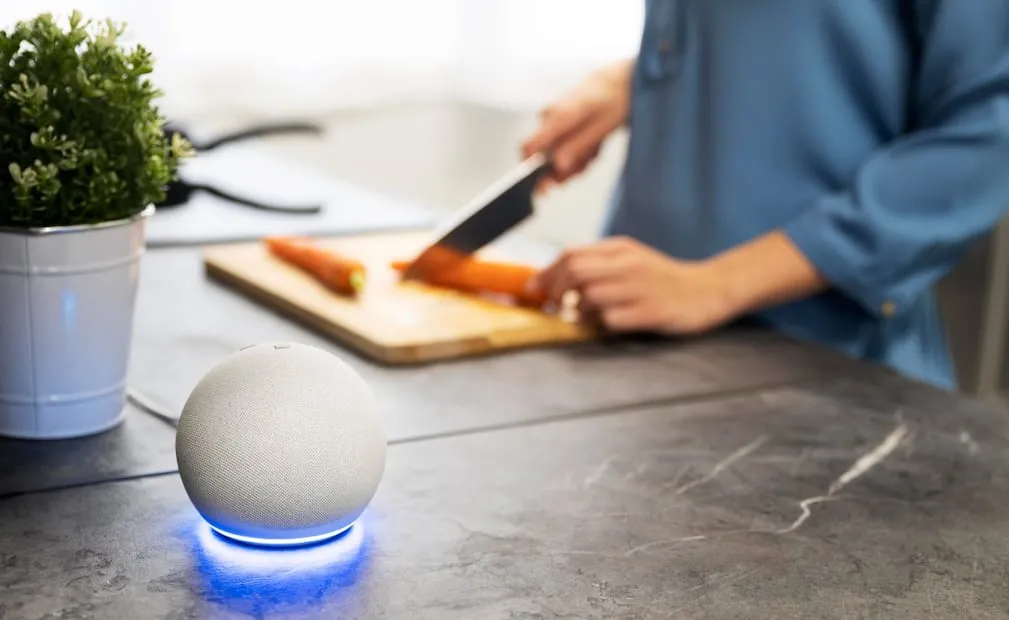 Cómo mejorar el sonido de tu Amazon Echo Dot. Imagen: Magnific