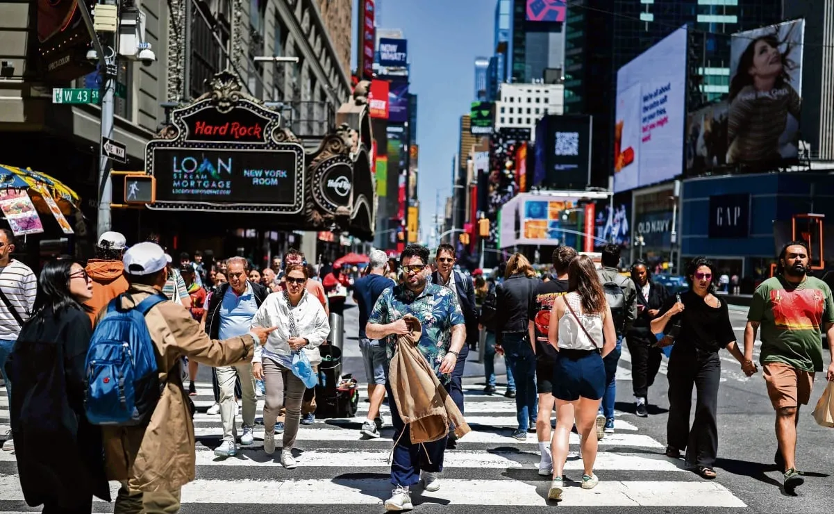 Economía de EU crece más de lo previsto en segundo trimestre y llega a 1.5%; la inflación sigue alta con 3.7 en junio