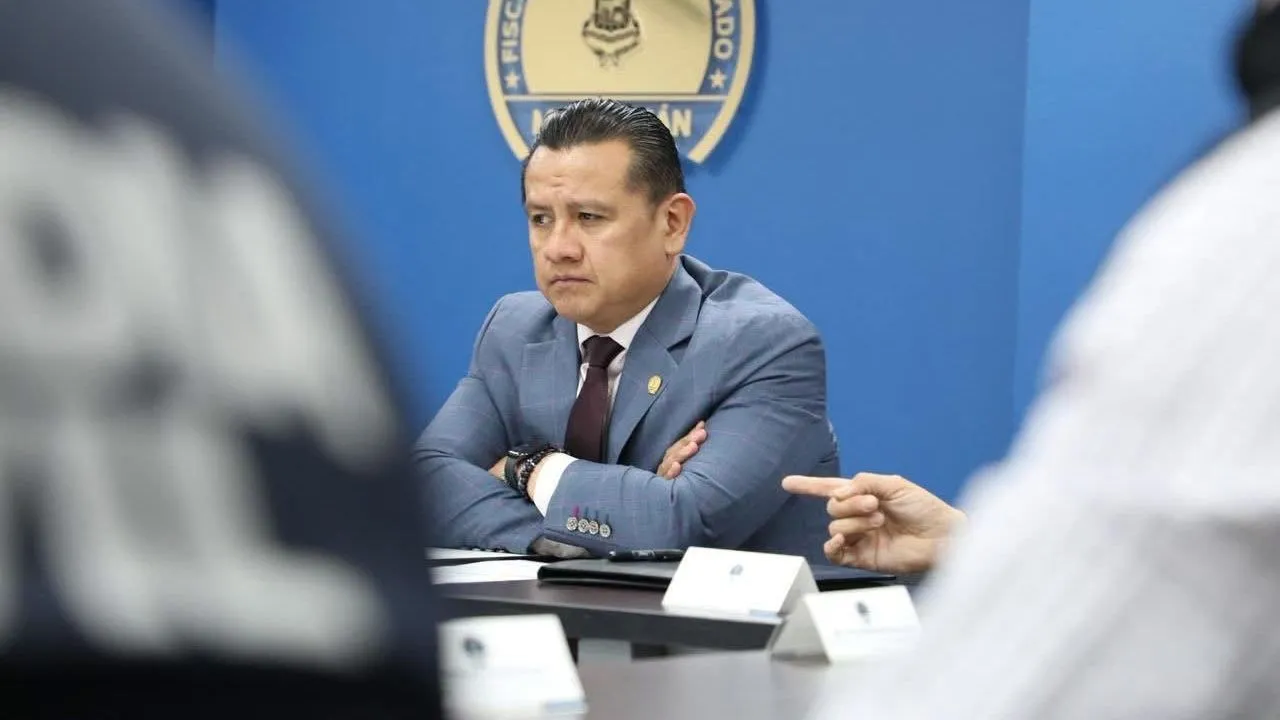 Fiscal de Michoacán pide ampliar su licencia para buscar la candidatura a la gubernatura por Morena