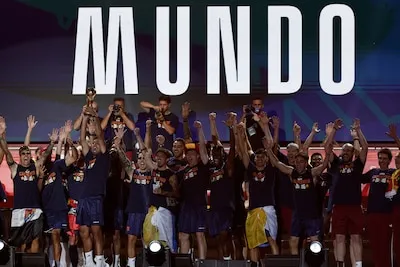 Fotos y videos: ‘Furia Roja’ y fiestera celebra el título de España contra Argentina