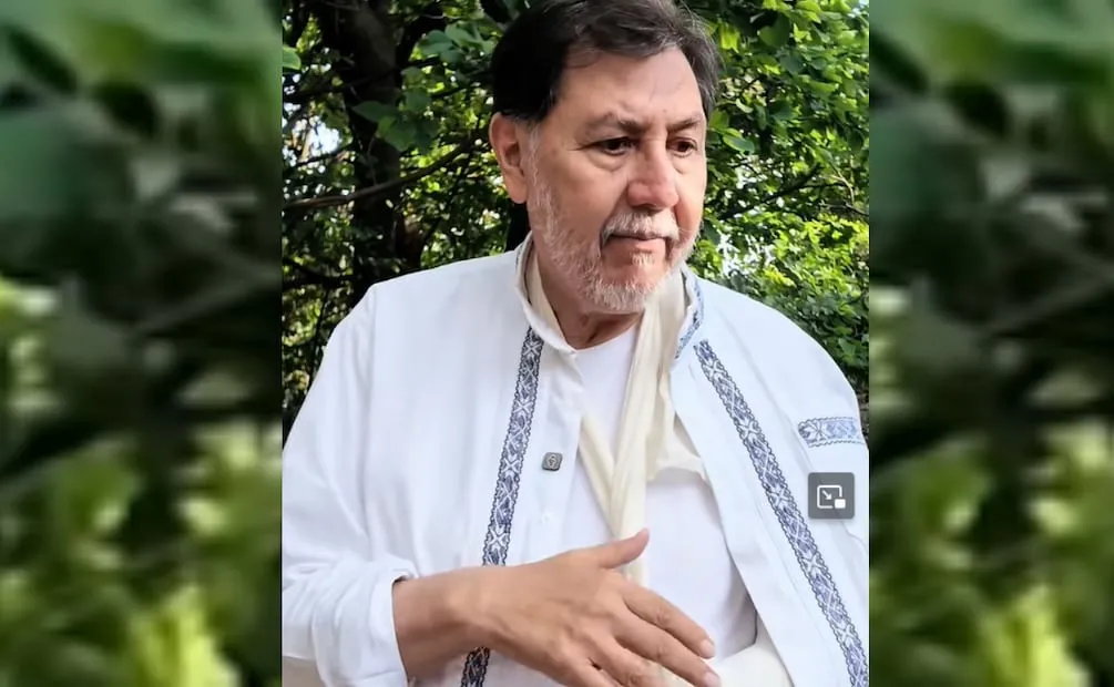 El senador Gerardo Fernández Noroña se rompe la muñeca y queda enyesado por mes y medio (18/07/2026). Foto: Captura de pantalla
