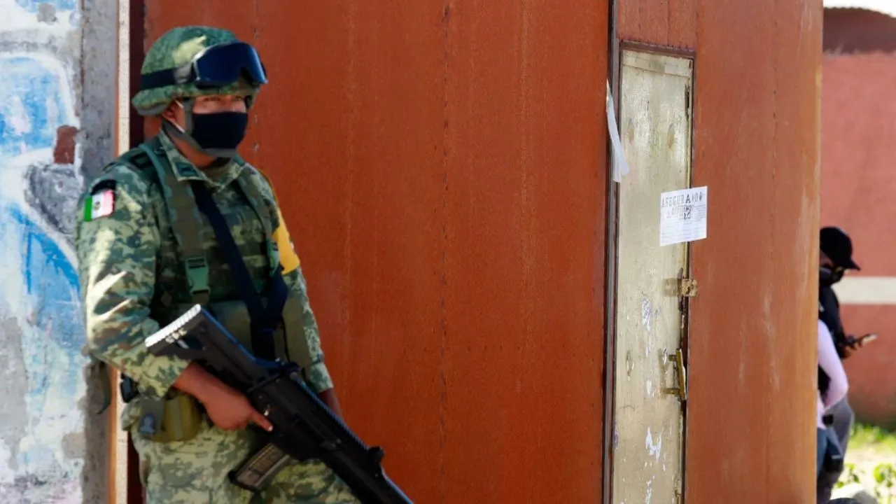 Gabinete de Seguridad asegura inmueble por “huachicol”; empresa acusa “malentendido”