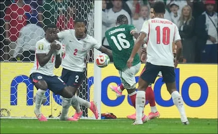 Gianni Infantino es abucheado en el estadio Ciudad de México durante el México vs Inglaterra