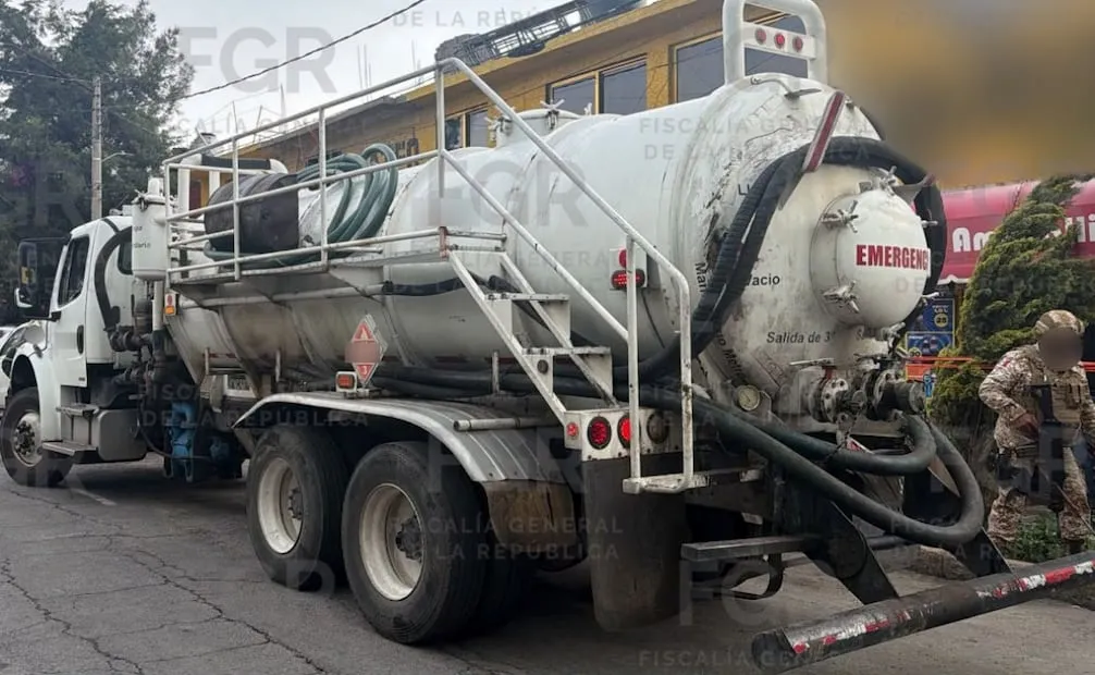 FGR asegura 2 mil 250 litros de huachicol en la GAM. Foto: Especial