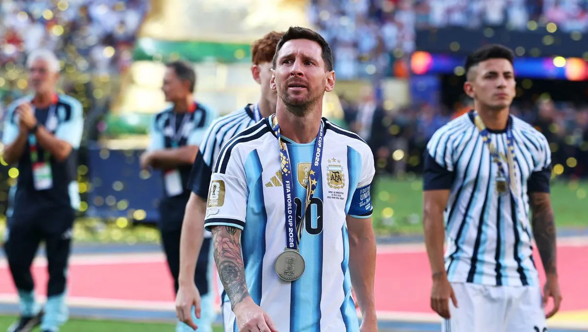 Lionel Messi regresa a Argentina en un avión privado y sin contacto con aficionados tras el Mundial - Milenio