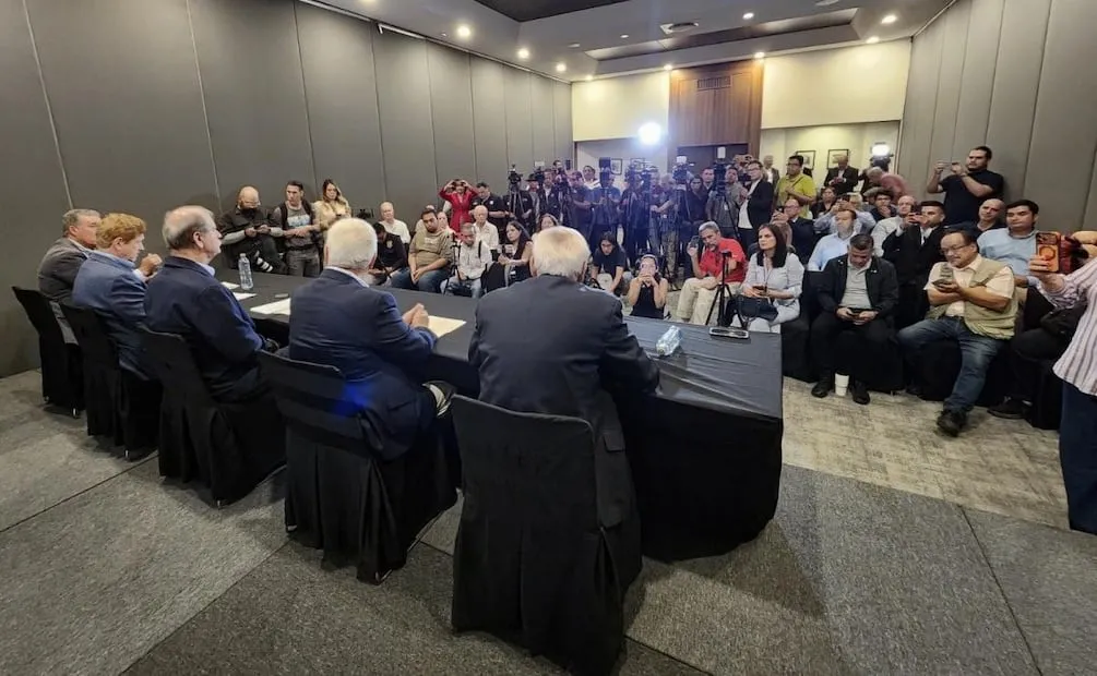 Expresidente Vicente Fox y exgobernadores del PAN crean frente de defensa de Ernesto Ruffo, acusado de huachicol fiscal (25/07/2026). Foto: Tomada de X (@miguelmarquezm)