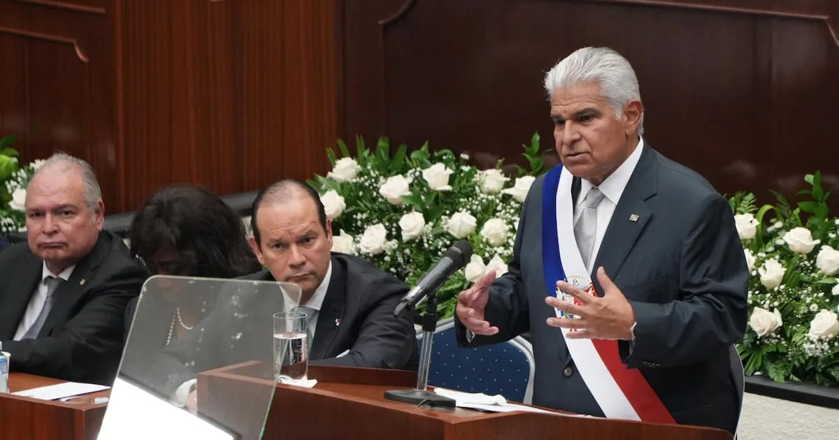 Presidente de Panamá admite que bajan las detenciones de barcos de su bandera en China