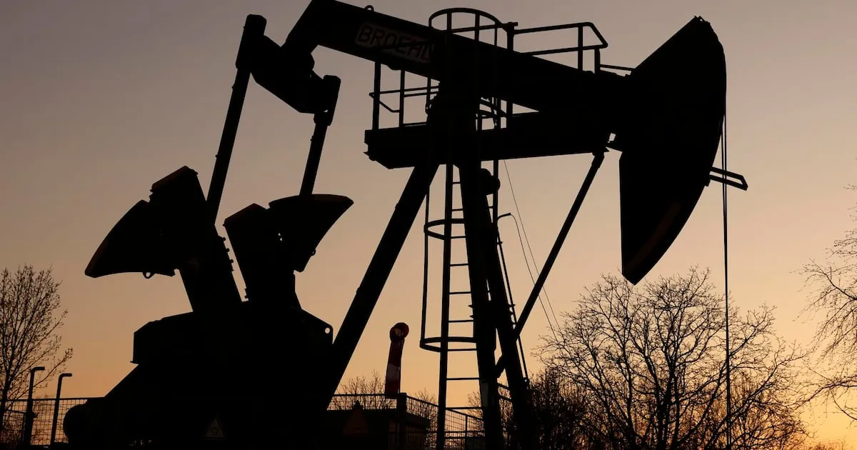 ‘Pueden subir aún más’: ¿Cuánto se dispararon los precios del petróleo tras ‘truene’ de Trump con Irán?