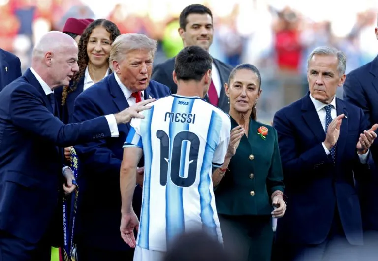 Sheinbaum participa en la ceremonia de premiación del Mundial 2026 junto a Trump, Carney e Infantino