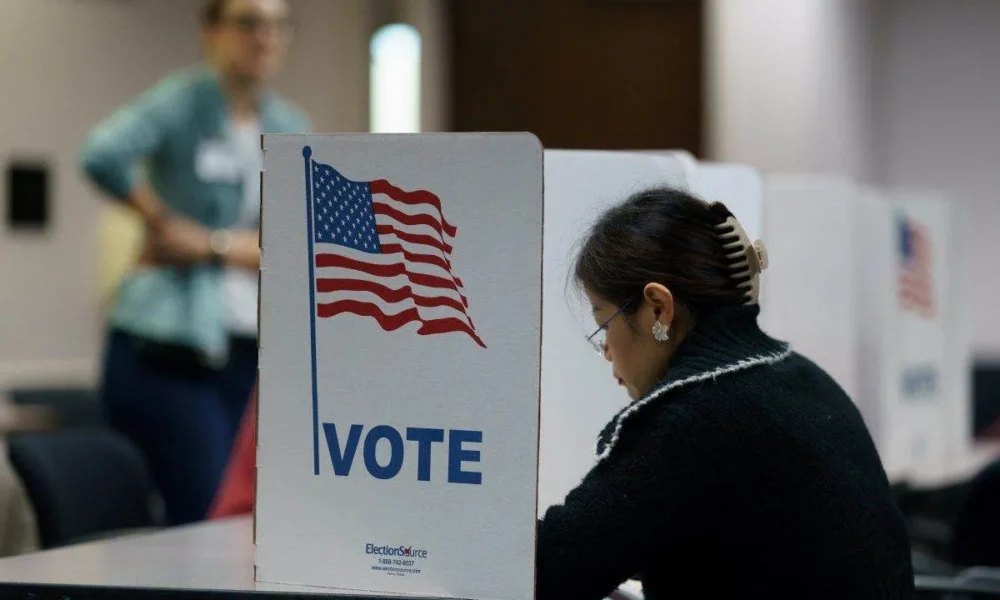 Trump destituye a miembros demócratas de comisión electoral; es un intento más de reformar el voto en EU