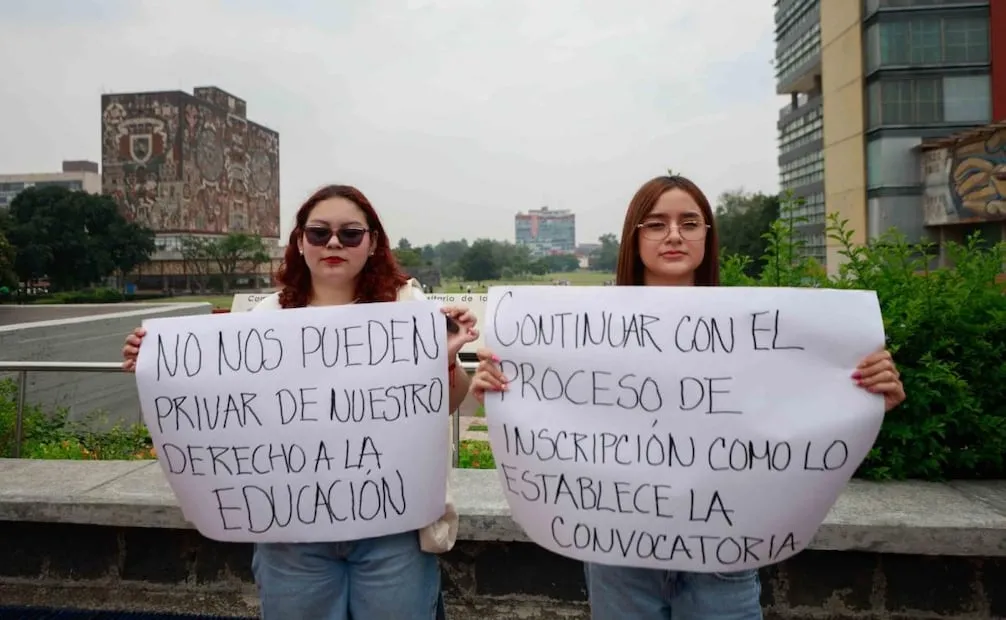 Aspirantes que aplicaron en línea el examen de admisición a la Universidad Nacional Autónoma de México (UNAM), se manifestaron en Ciudad Universitaria (CU) contra la repetición presencial de dicha prueba. Foto: Diego Simón Sánchez / EL UNIVERSAL