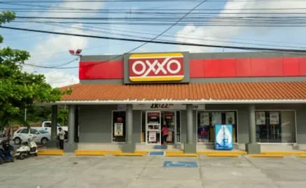 Mundial 2026 favorece ventas de Oxxo en segundo trimestre; FEMSA mantiene cautela por débil consumo en México