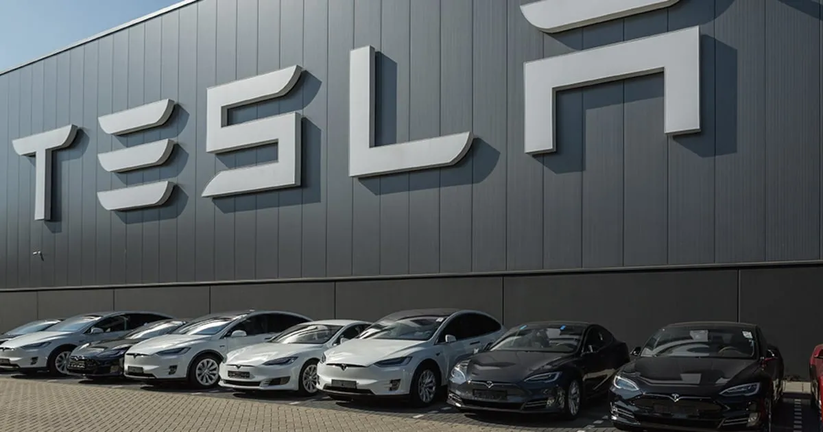 Ventas de Tesla suben 25% ... pero se quedan un ‘pelito’ detrás de las de BYD, líder de autos eléctricos