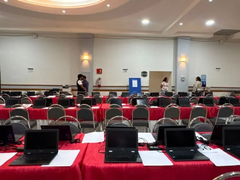 Acuden 501 de 736 aspirantes de 10 estados al examen de control de la UNAM en León, Guanajuato