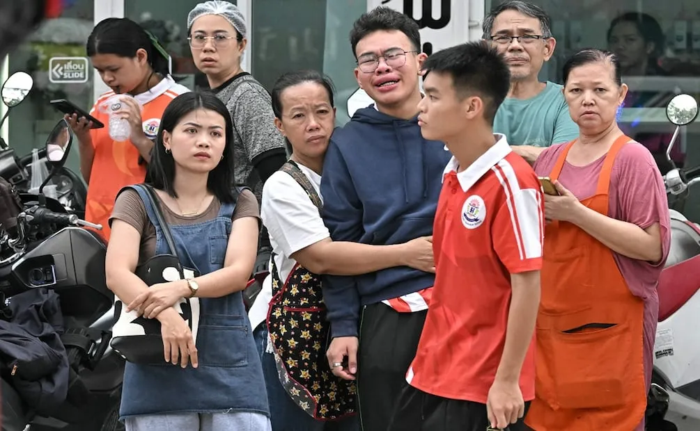 Adolescente mata a sus abuelos y profesores en tiroteo en Tailandia; reportan 5 muertos y decenas de heridos