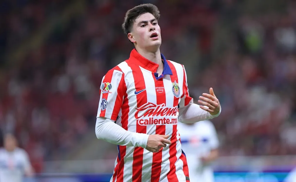 Chivas sigue a la espera de una buena oferta por parte del Olympiacos / Foto: Imago7