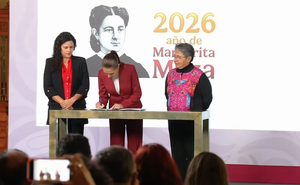 La presidenta Claudia Sheinbaum firmó este martes en Palacio Nacional un decreto para fortalecer la transparencia en el Gobierno federal. Foto: Captura