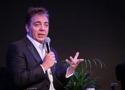 ⁠Cristian Castro termina la prepa a los 51 años: ‘Me dan pase directo. Nos vemos en la UNAM’