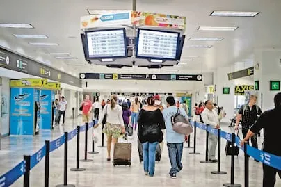Turistas de EU limitan sus viajes a México 