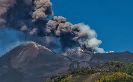 Fallece turista de EU tras ser alcanzado por un rayo en Italia; hacía senderismo en el monte Etna