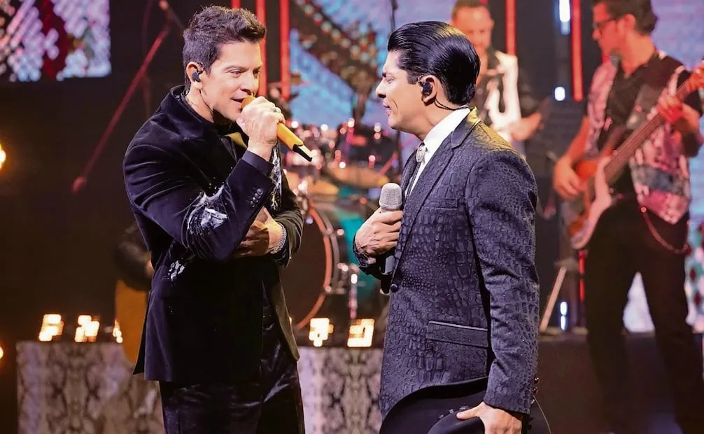 Yahir compartió escenario con otro exacadémico: Víctor García EN "Juego de voces". Foto: Televisa