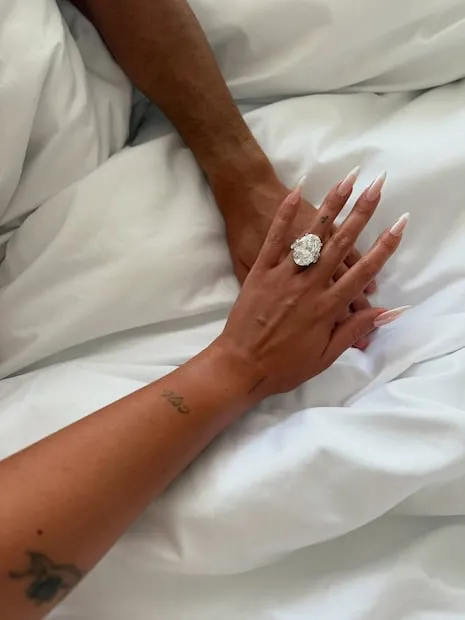 El anillo de compromiso de Cristiano Ronaldo y Georgina Rodríguez. Foto: Instagram @georginagio