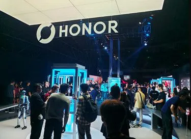 HONOR desarrolló con ARRI una cámara de calidad cinematográfica y el primer gimbal con inteligencia artificial para seguimiento automático.
