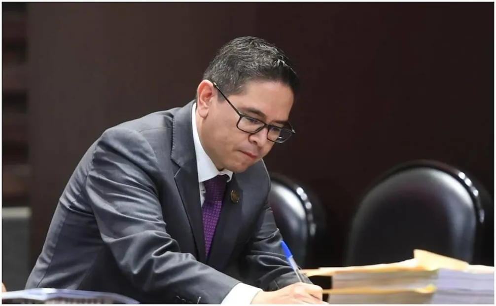 El diputado federal del PAN, Daniel Chimal García, aseguró que Marcelo Ebrard está detrás de los carros eléctricos Olinia. Foto: Especial