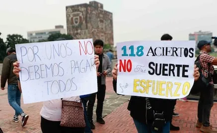 Estudiantes celebran nuevo examen de control presencial de la UNAM; "me voy a preparar como me preparé este año", expresan