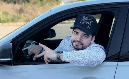Investigan publicaciones de influencer César Gastelum sobre guerra Chapitos-Mayitos tras asesinato en vivo; analizan videocámaras