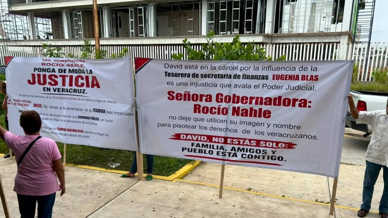 "Ponga de moda la justicia en Veracruz": familiares de petrolero jubilado piden a Nahle detener el abuso de poder de su Tesorera
