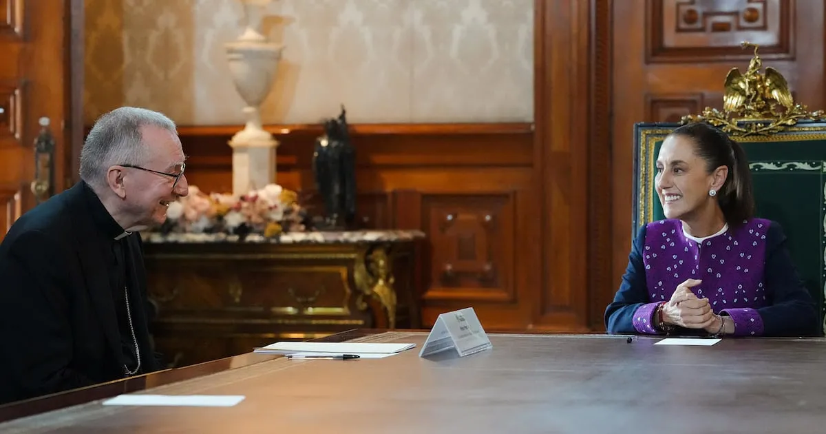 Sheinbaum habla con canciller del Vaticano de IA y llamados a la paz: ‘Son una visión humanitaria’